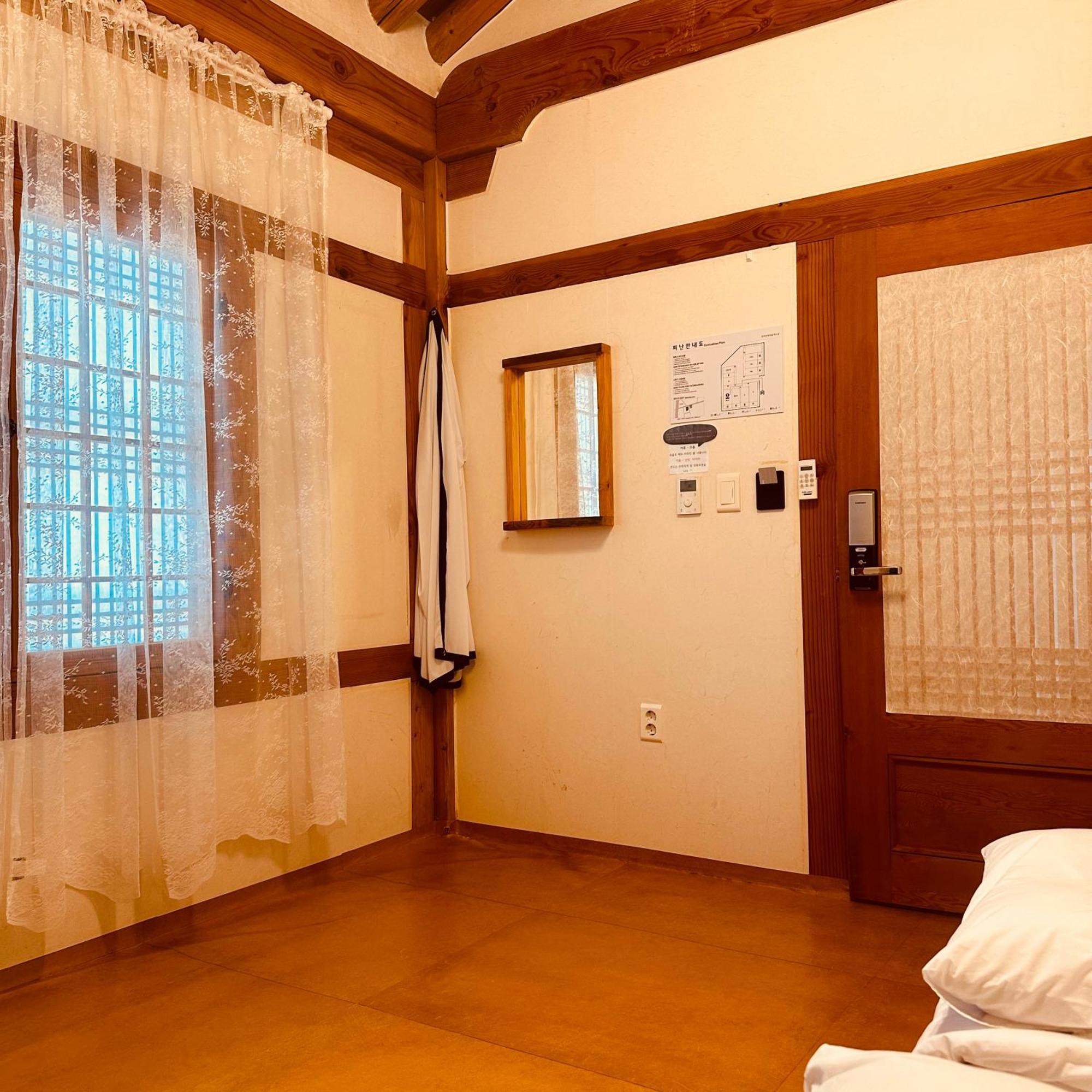 Jeonju Hanok Village Deoksugung 外观 照片