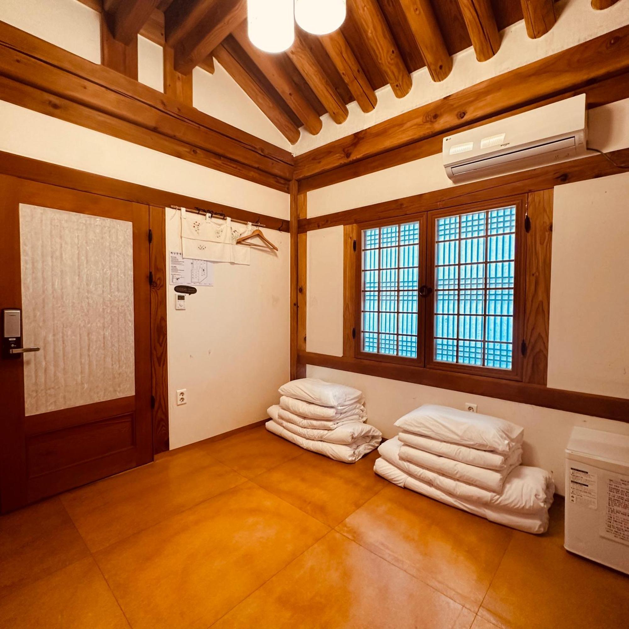 Jeonju Hanok Village Deoksugung 外观 照片