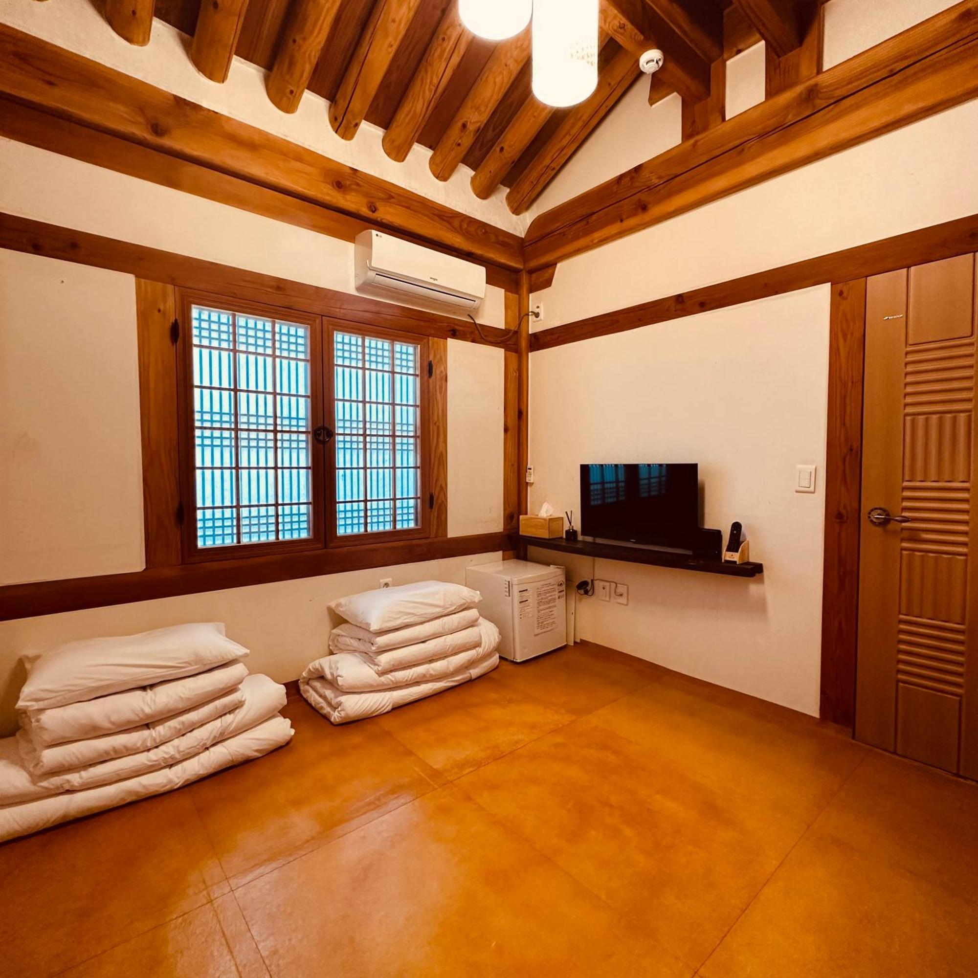 Jeonju Hanok Village Deoksugung 外观 照片