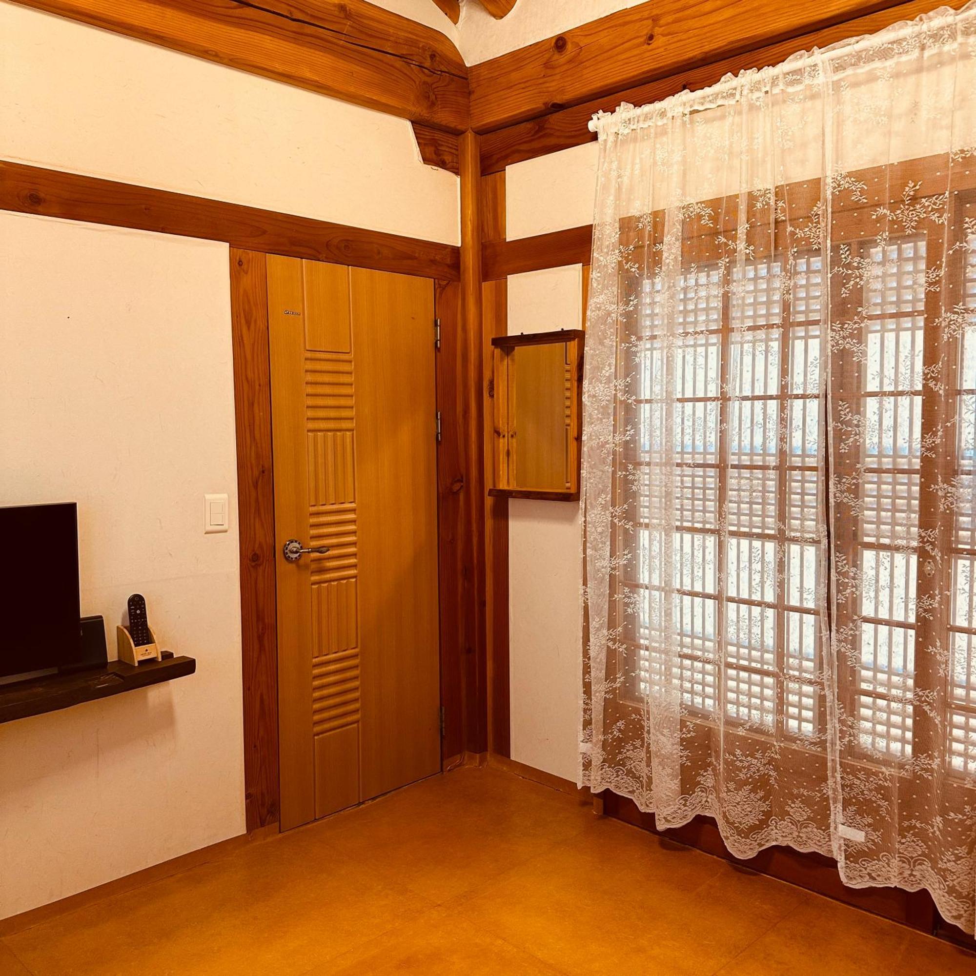 Jeonju Hanok Village Deoksugung 外观 照片