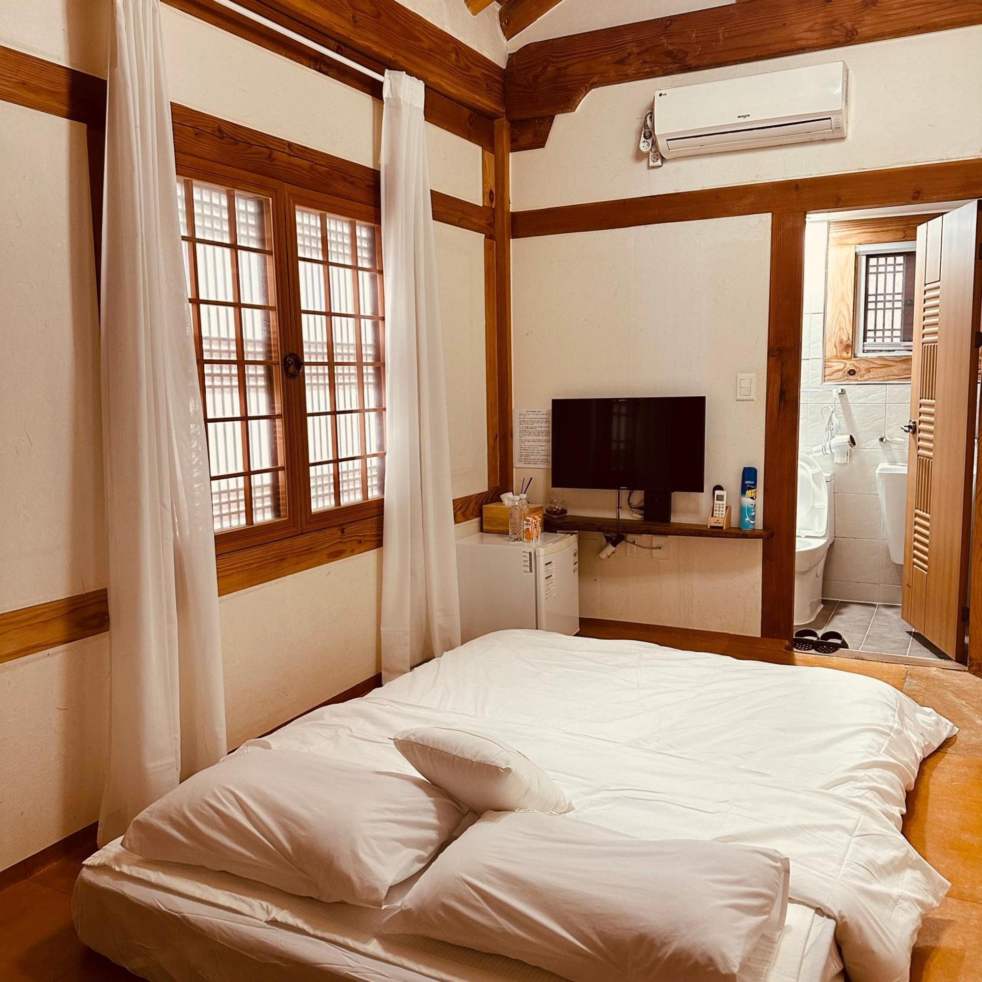 Jeonju Hanok Village Deoksugung 外观 照片