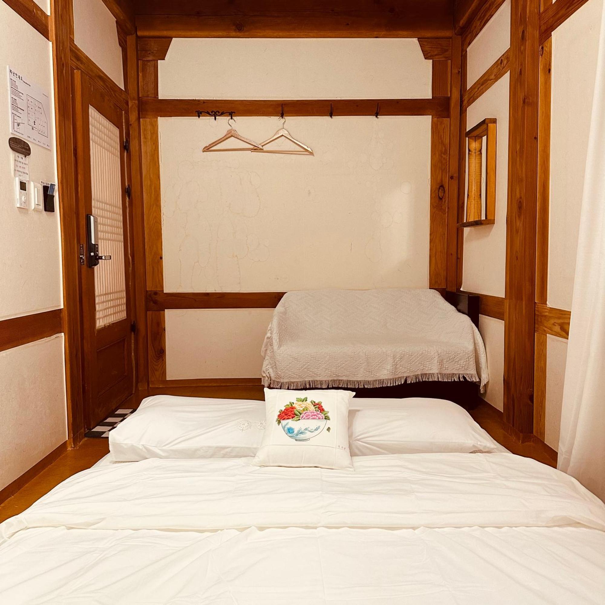 Jeonju Hanok Village Deoksugung 外观 照片