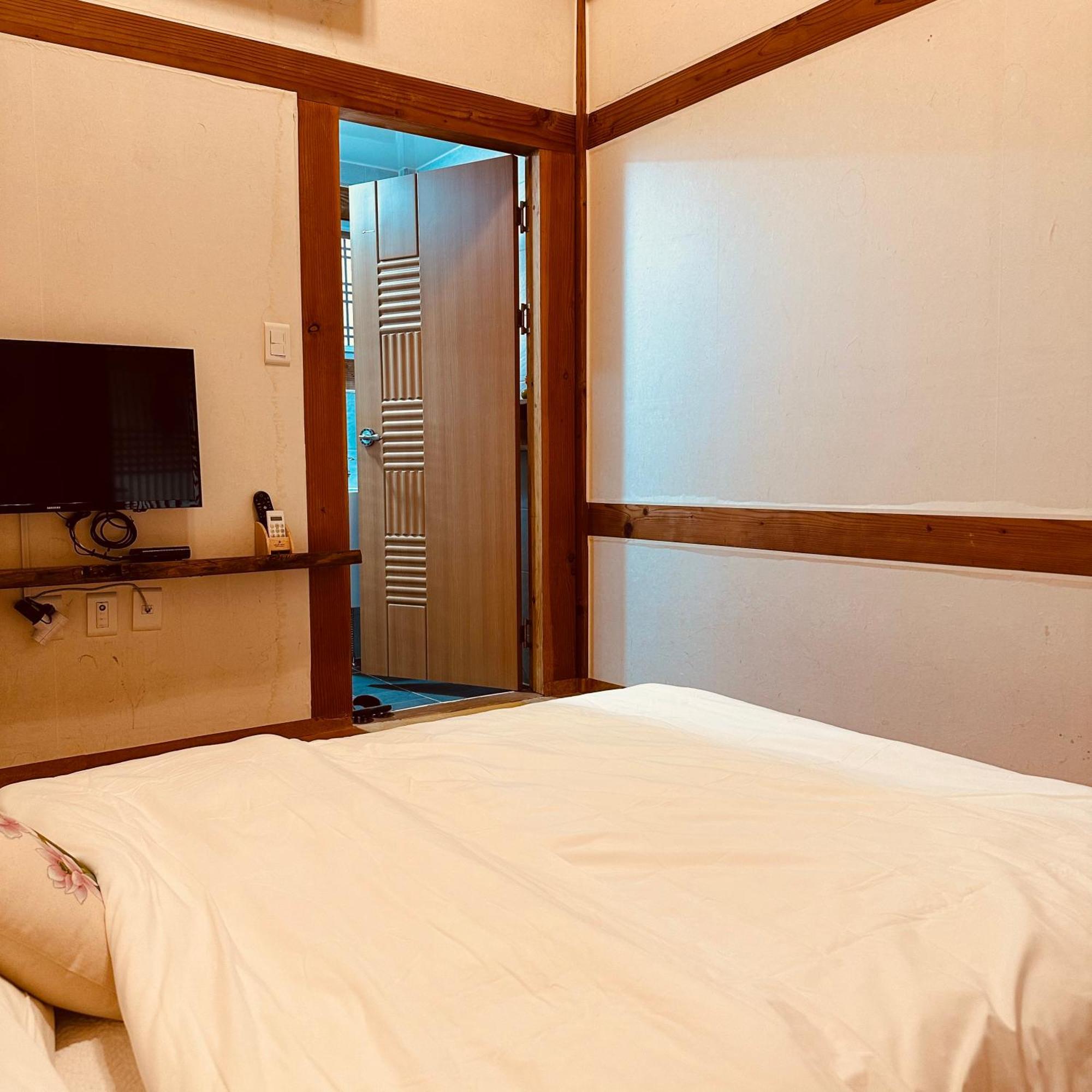 Jeonju Hanok Village Deoksugung 外观 照片