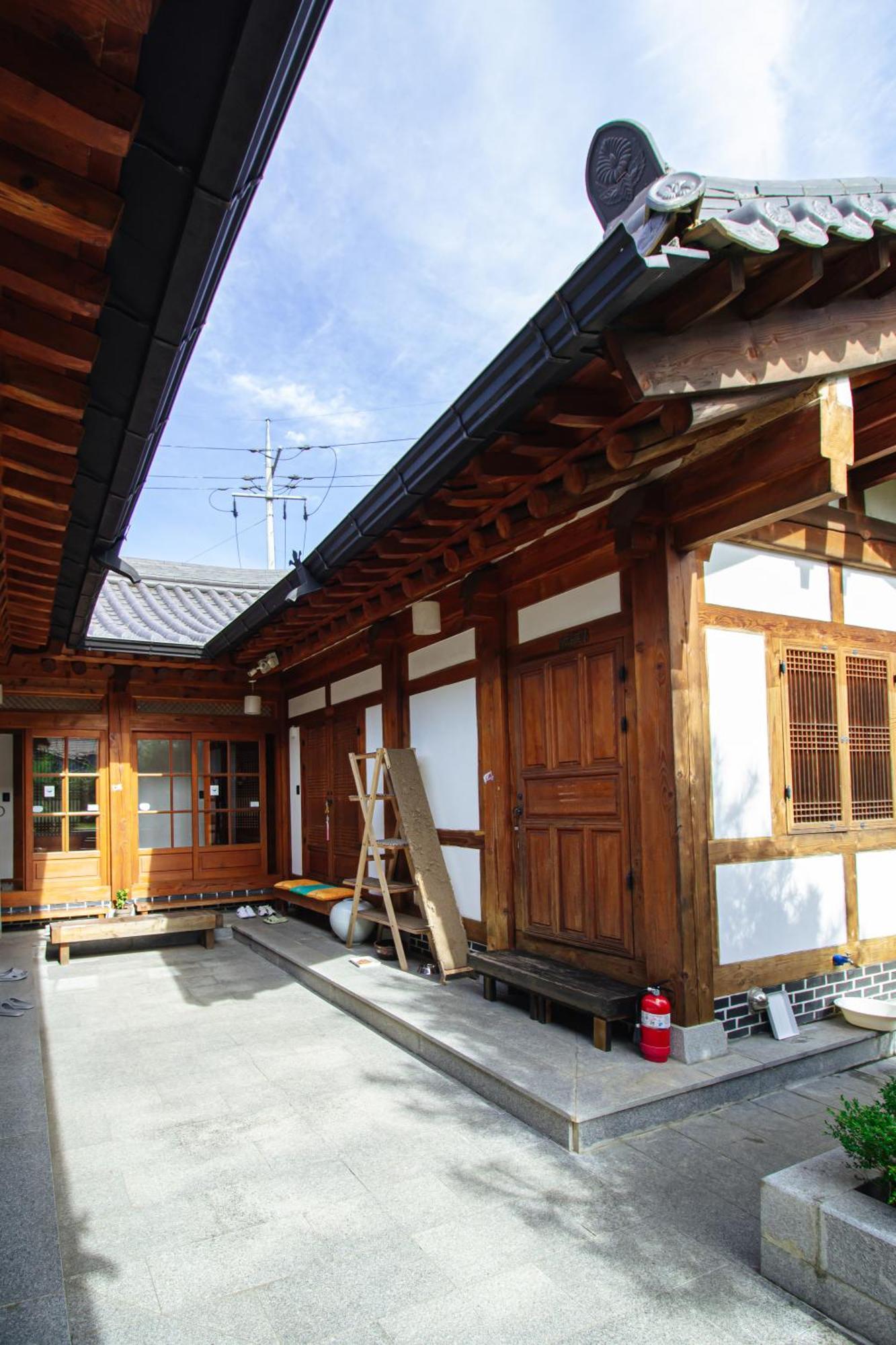 Jeonju Hanok Village Deoksugung 外观 照片