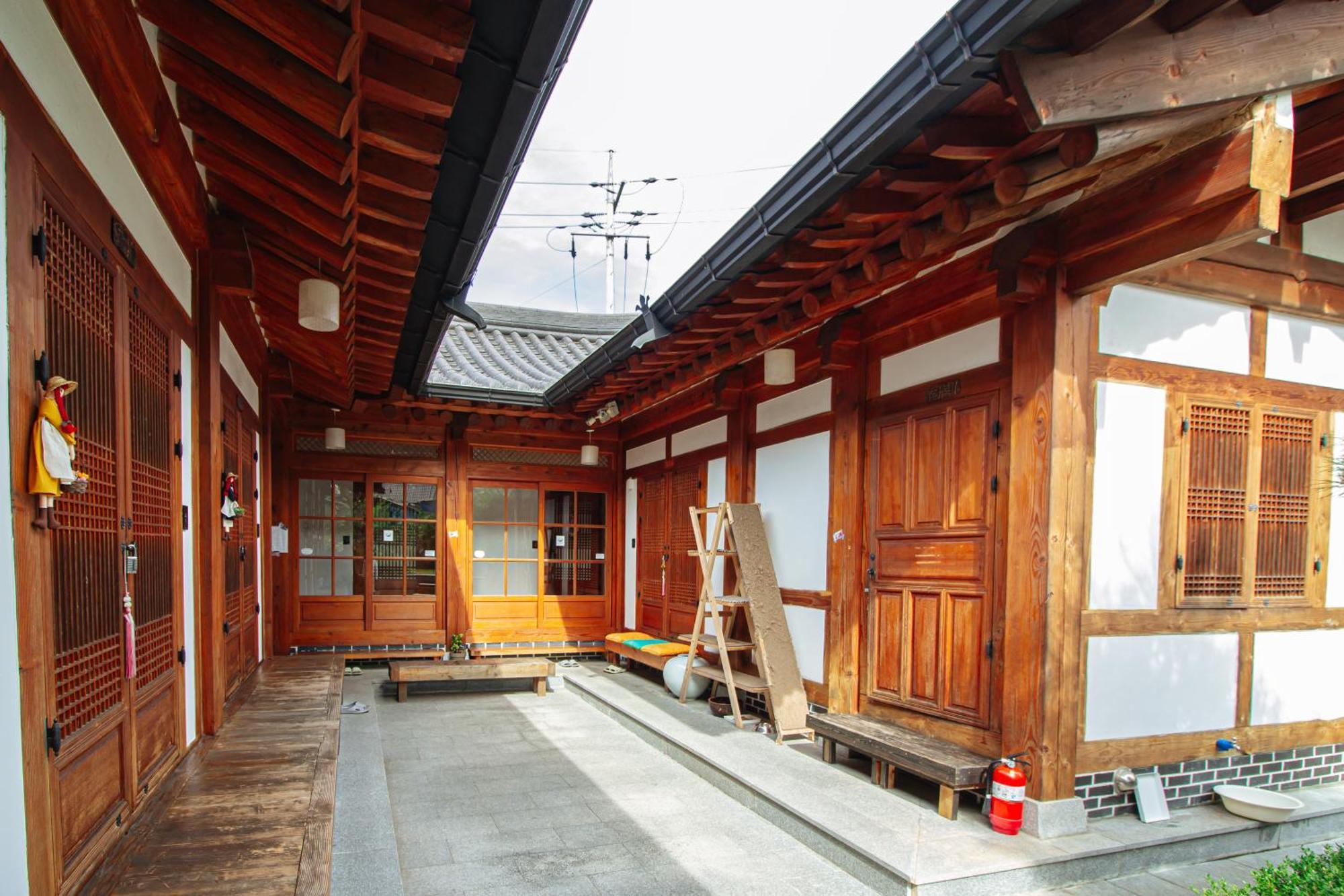 Jeonju Hanok Village Deoksugung 外观 照片