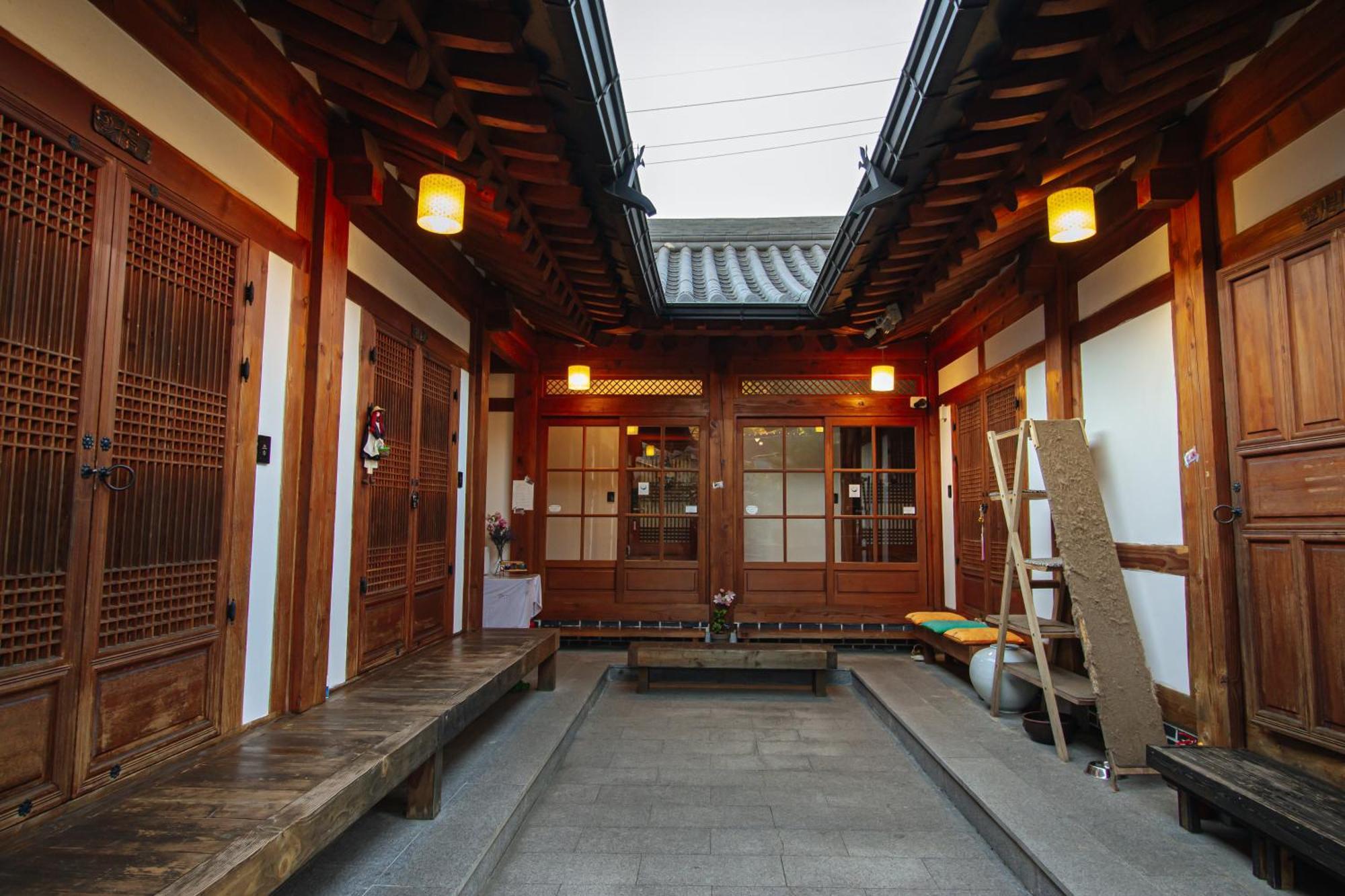 Jeonju Hanok Village Deoksugung 外观 照片