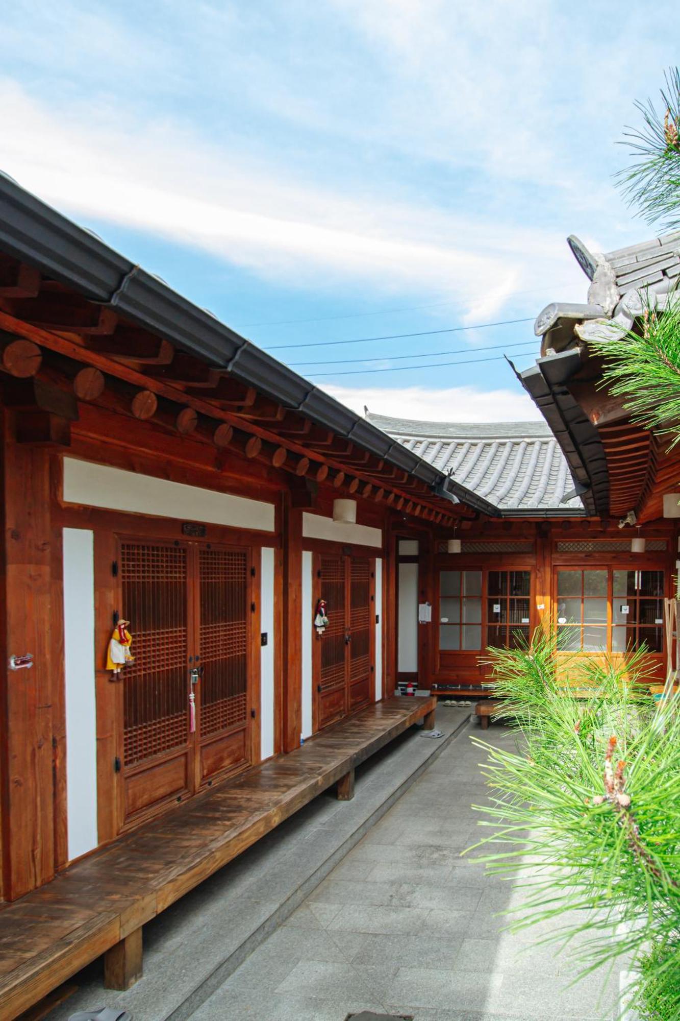 Jeonju Hanok Village Deoksugung 外观 照片