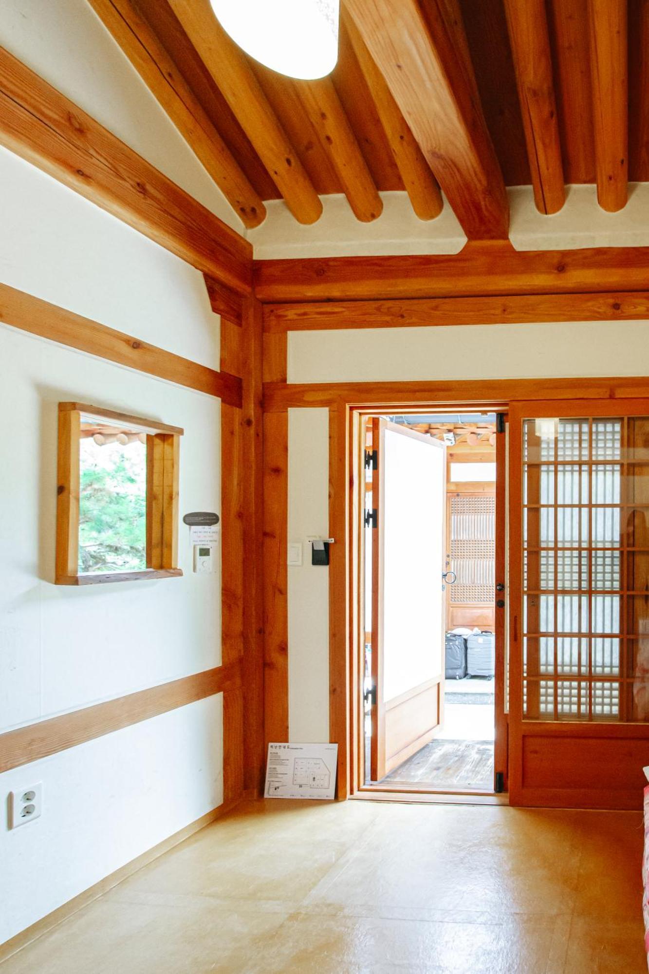 Jeonju Hanok Village Deoksugung 外观 照片